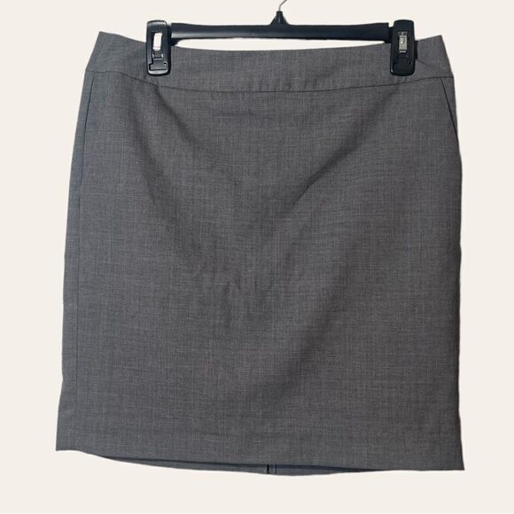 Banana Republic || Gray Skirt || 6P - Picture 1 of 4